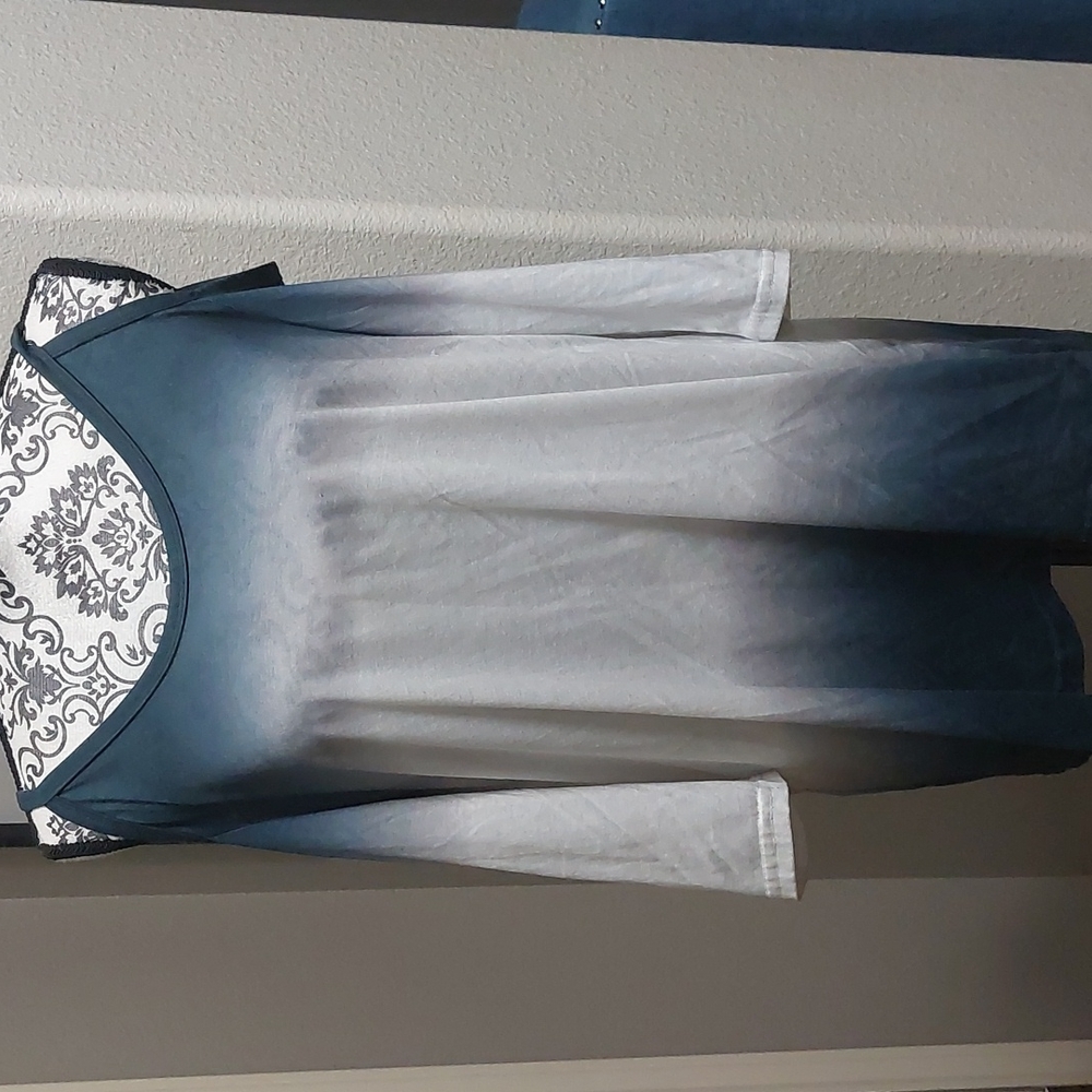 3/$6 Item NWOT Cold shoulder boutique top